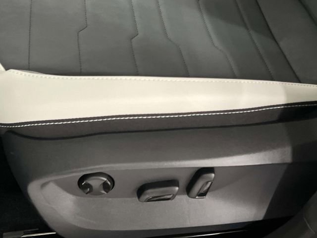 New 2026 Volkswagen Taos SE FWD image 14