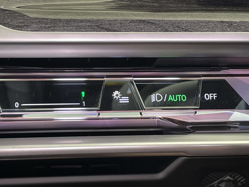 Used 2025 BMW i7 xDrive60 w/ Executive Package AWD/4WD image 32