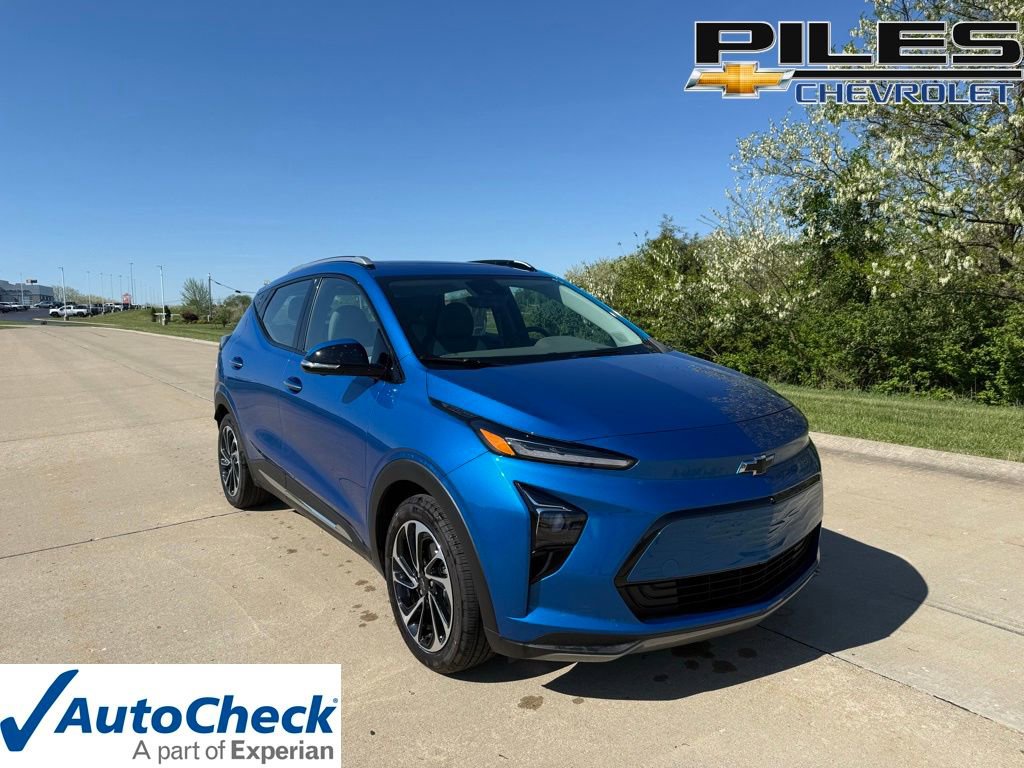 Used 2023 Chevrolet Bolt EUV Premier w/ Sun & Sound Package image 1