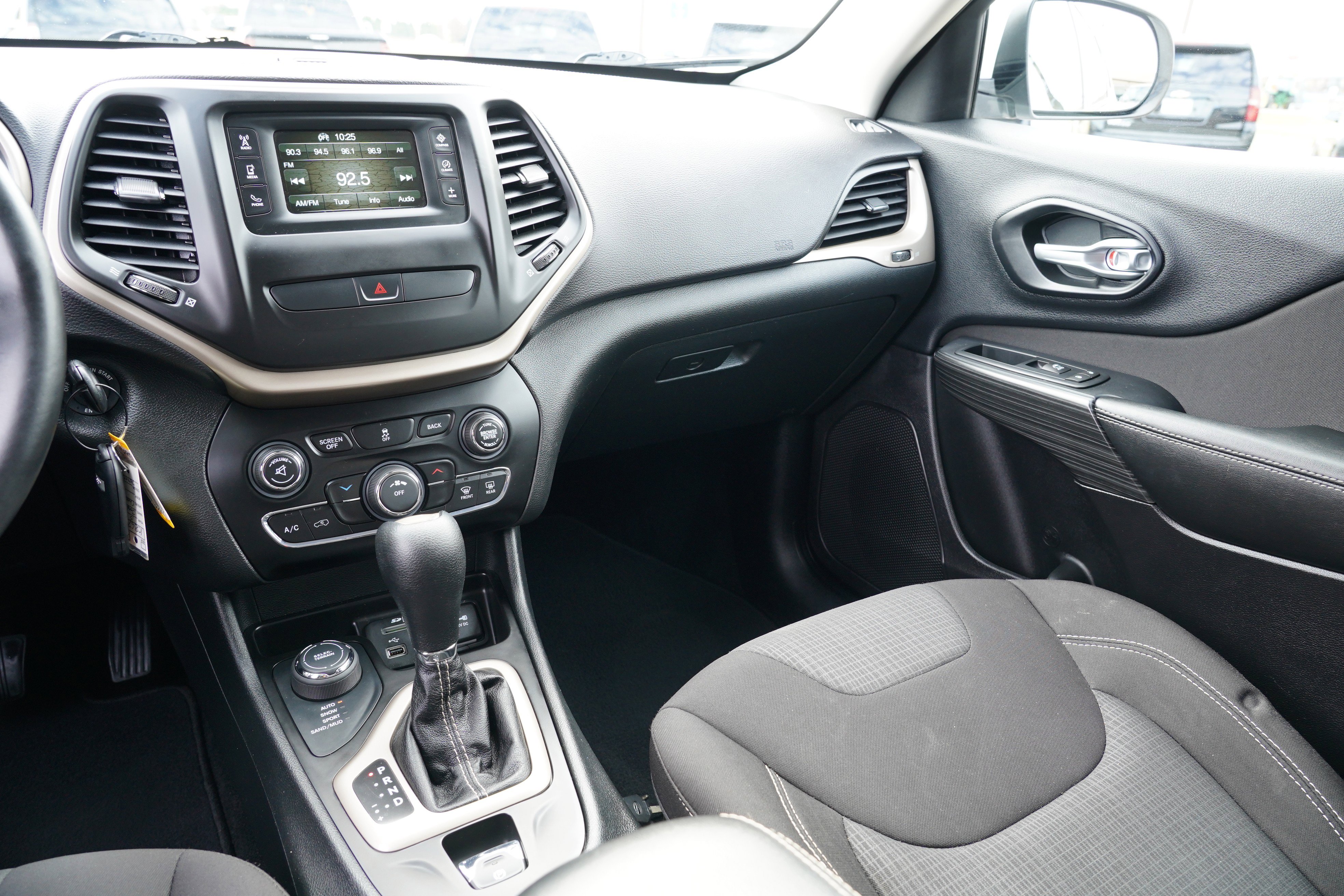 Used 2015 Jeep Cherokee Latitude image 21