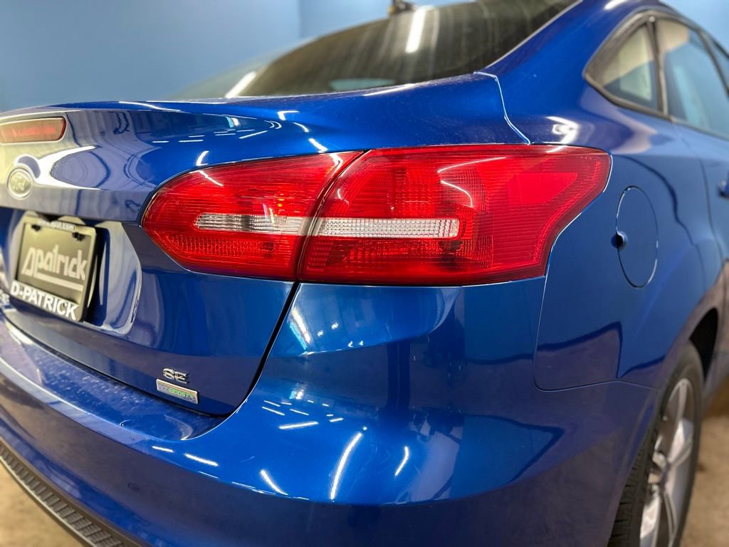 Used 2018 Ford Focus SE w/ SE Appearance Package image 12