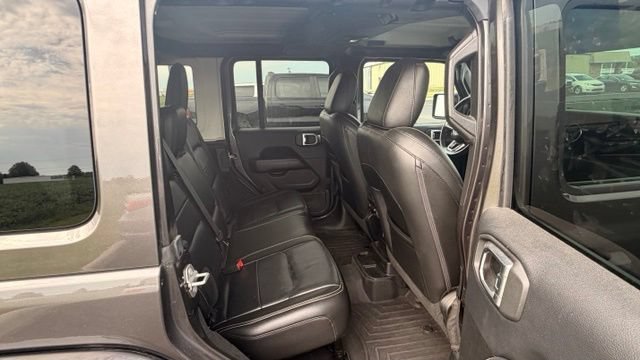 Used 2018 Jeep Wrangler Unlimited Sahara AWD/4WD image 14