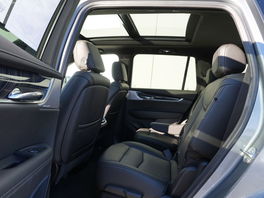 Used 2025 Cadillac XT6 Premium Luxury image 21