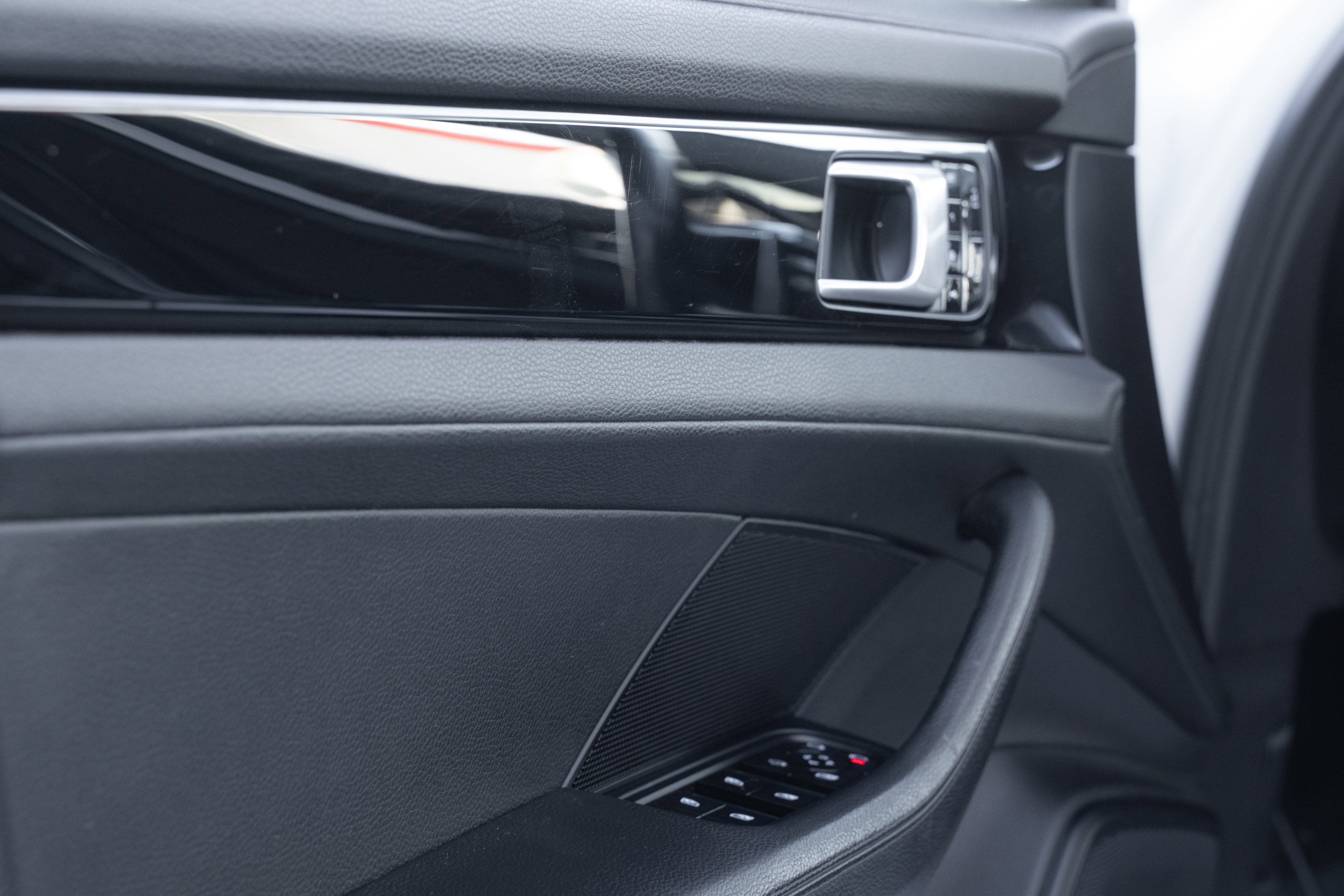 Used 2020 Porsche Panamera 4S image 22