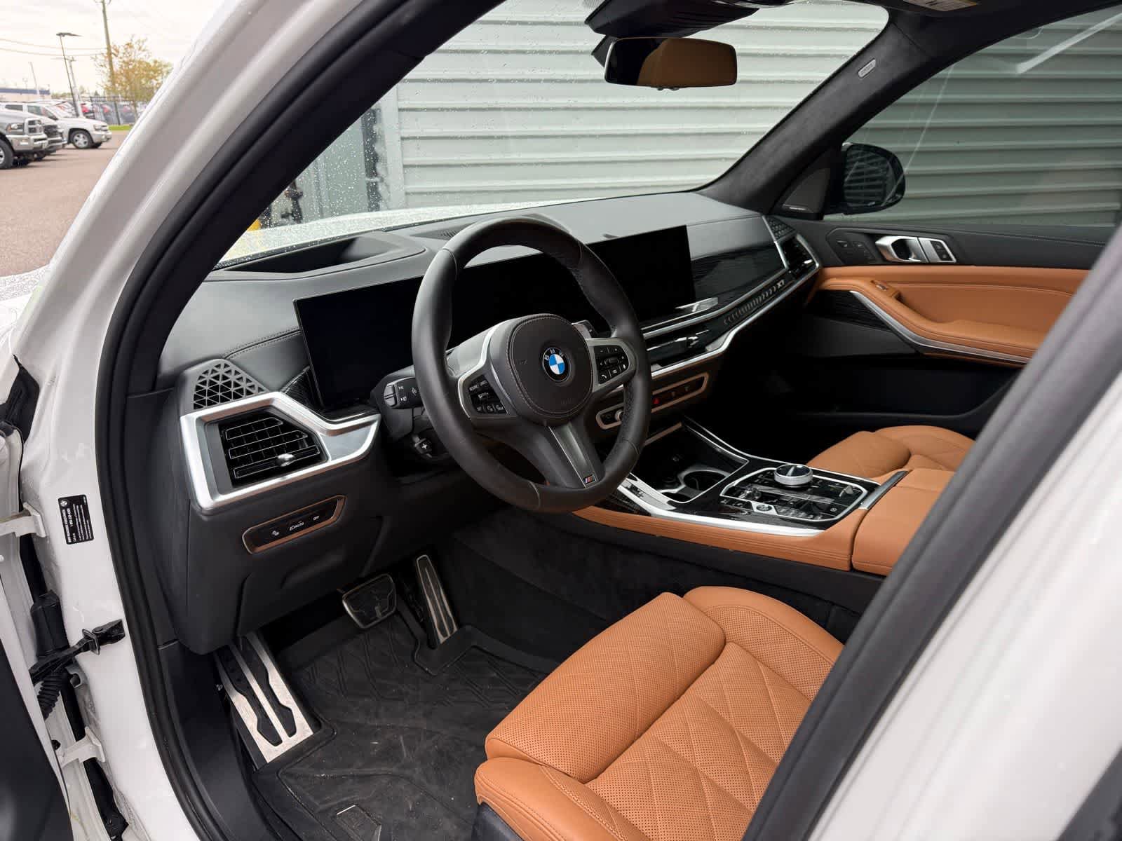 Used 2024 BMW X7 xDrive40i w/ Executive Package AWD/4WD image 8