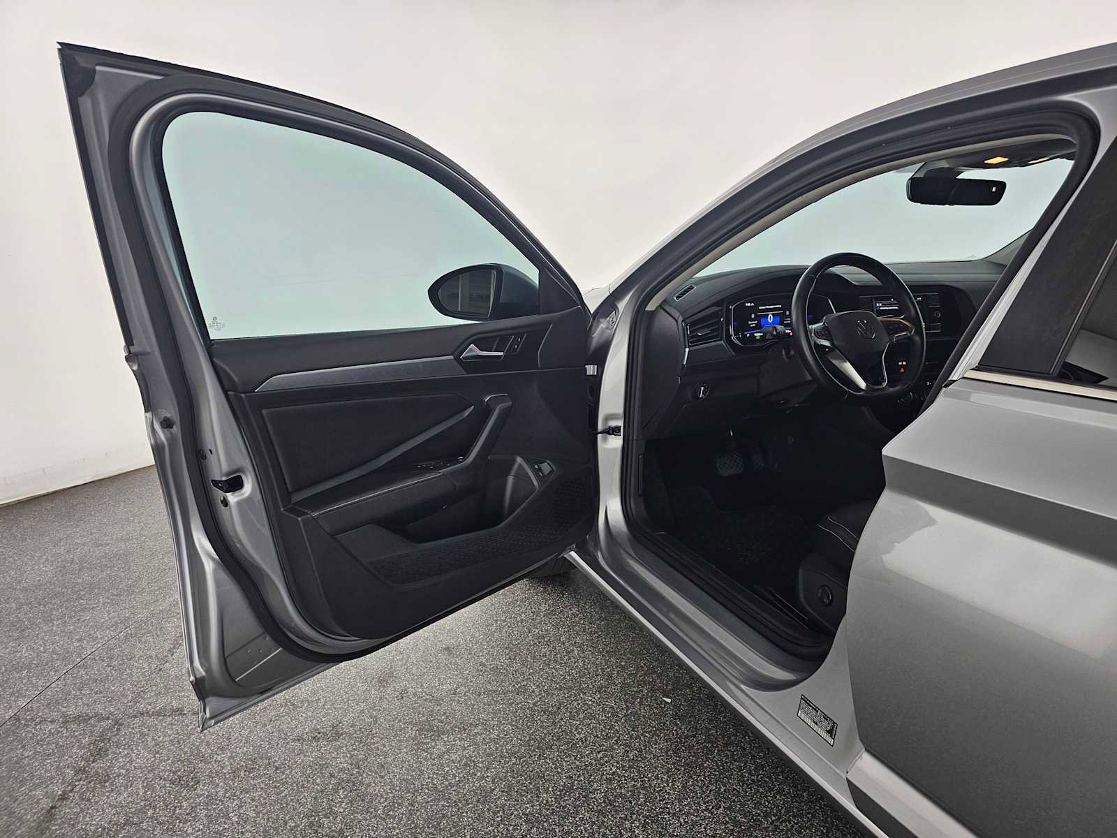 Used 2022 Volkswagen Jetta SE image 19