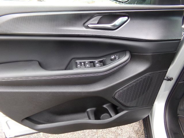 New 2024 Jeep Grand Cherokee L Laredo w/ Trailer Tow Package image 9