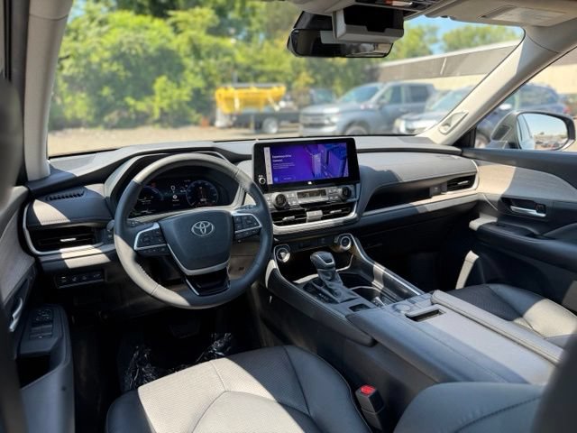 Used 2024 Toyota Grand Highlander AWD Hybrid image 21