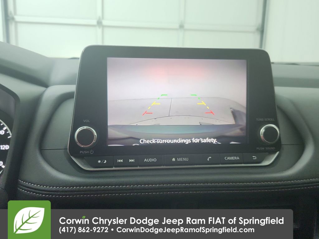 Used 2025 Nissan Rogue SV FWD image 24