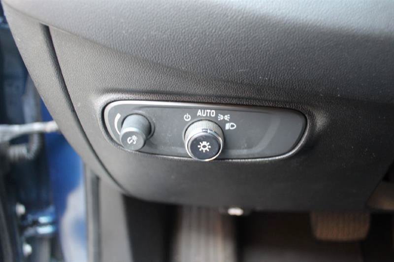 Used 2021 Chevrolet Equinox LT FWD image 18