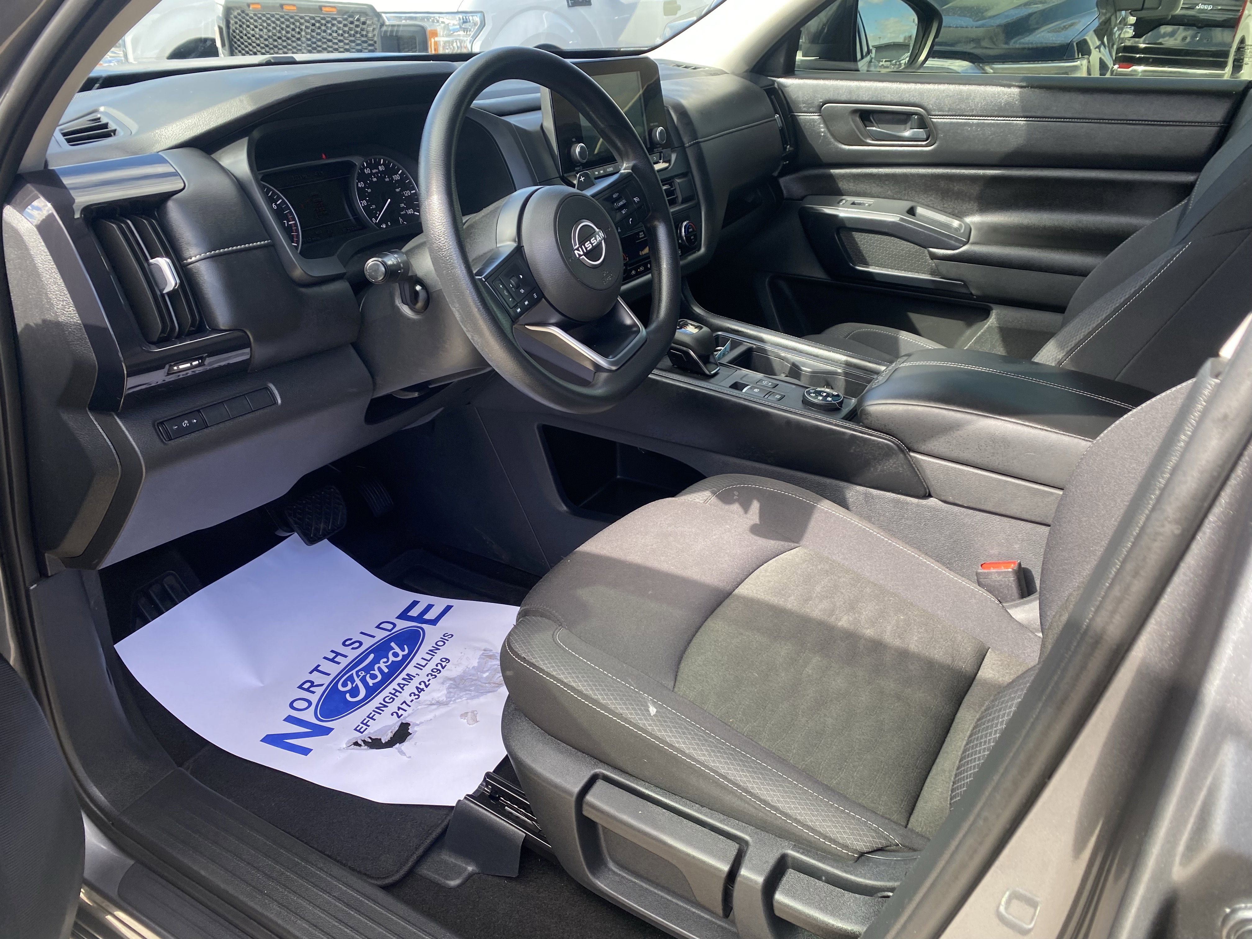 Used 2024 Nissan Pathfinder S image 15