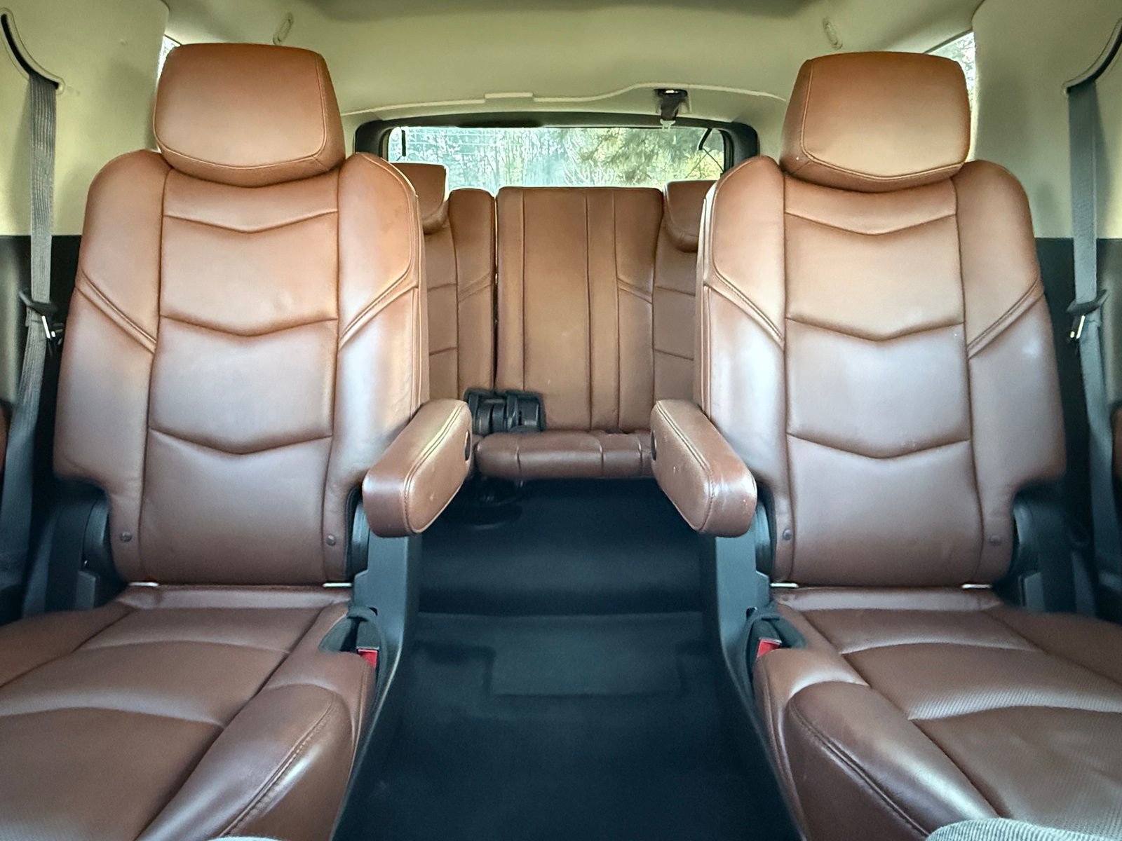 Used 2016 Cadillac Escalade Luxury image 39