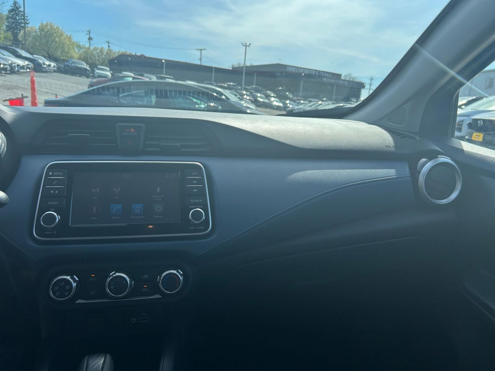 Used 2025 Nissan Versa SV FWD image 30