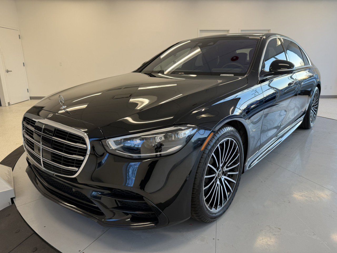 Used 2022 Mercedes-Benz S 580 4MATIC Sedan image 3