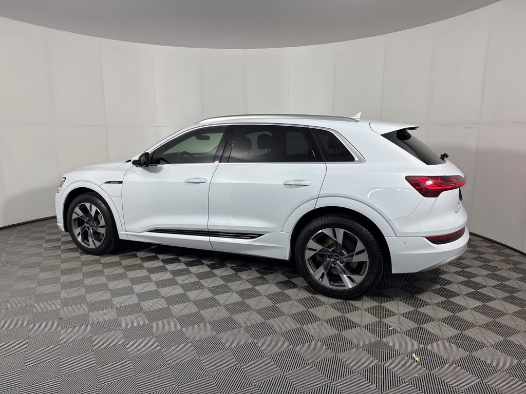 Used 2021 Audi e-tron Prestige w/ Prestige Package image 3