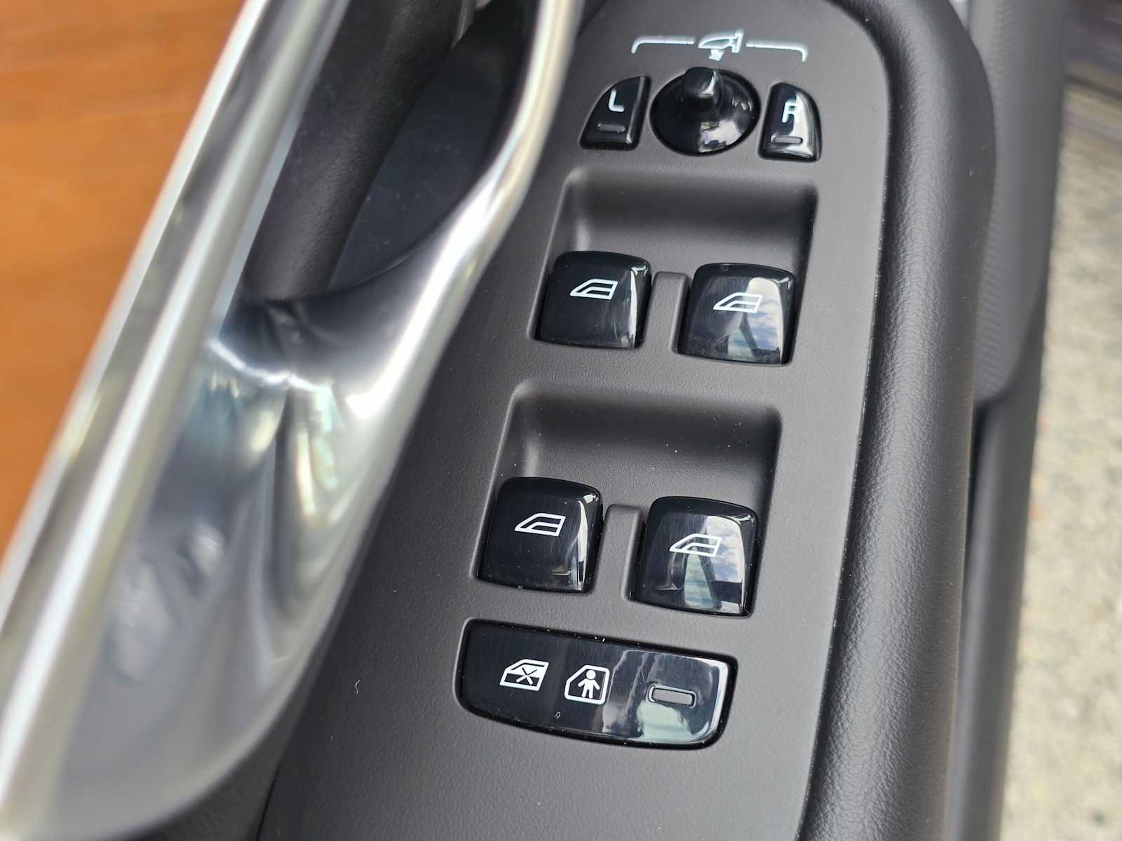 Certified 2023 Volvo XC90 T8 Plus w/ Protection Package Premier AWD/4WD image 23