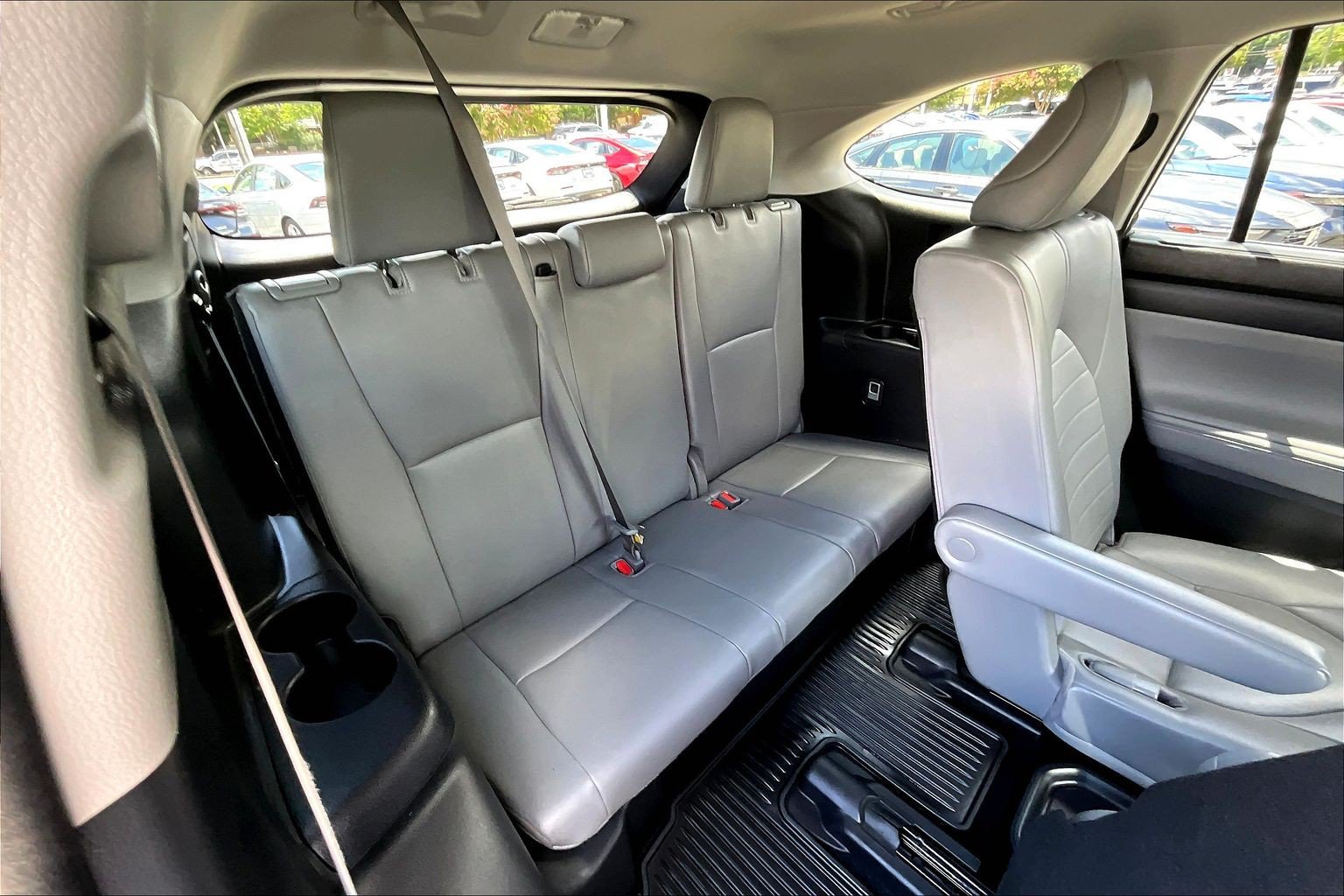 Used 2023 Toyota Highlander XLE AWD/4WD image 30