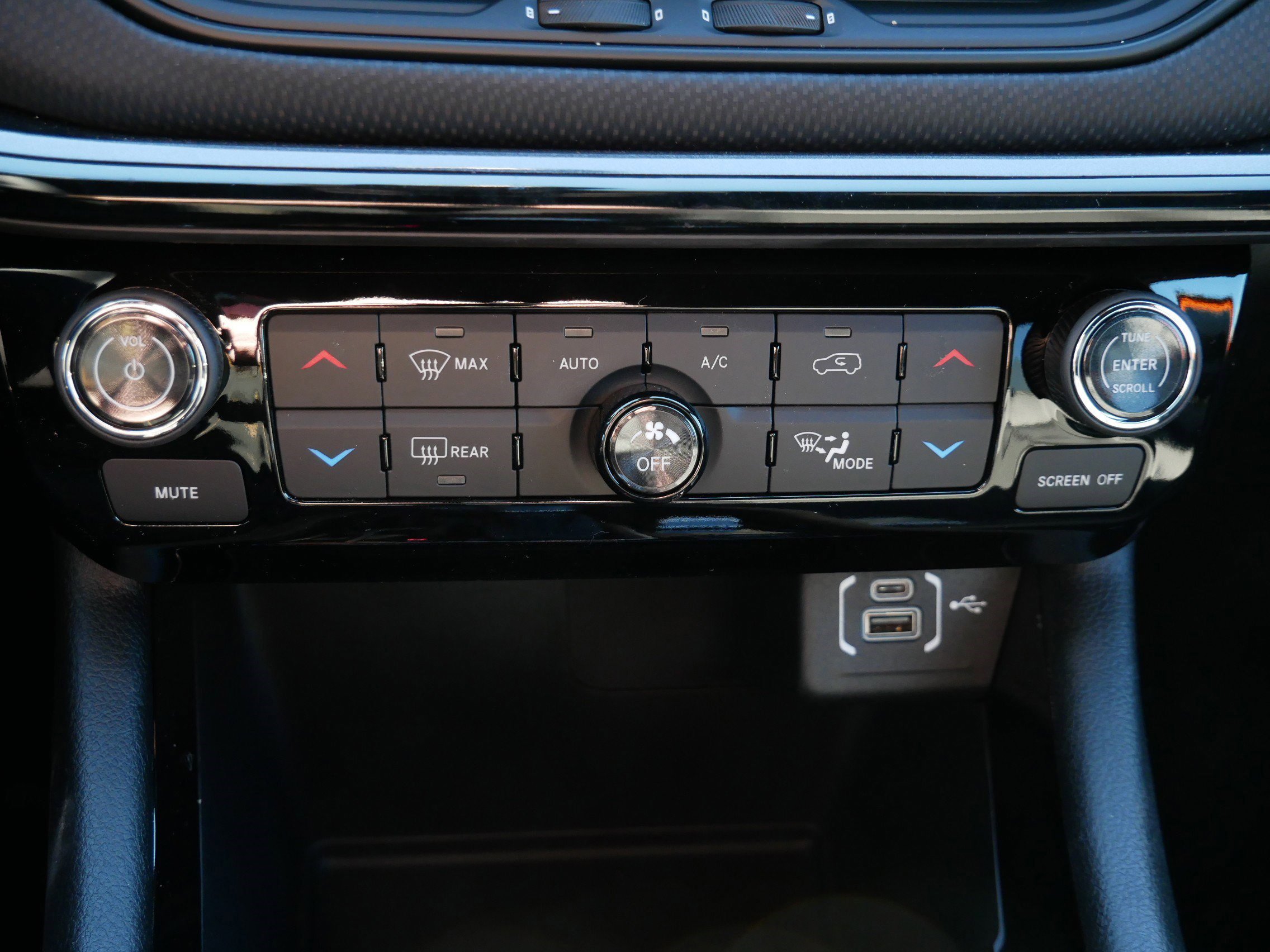 New 2026 Jeep Compass Latitude w/ Sun and Sound Group image 18