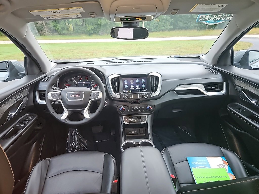 Used 2024 GMC Terrain SLT image 22