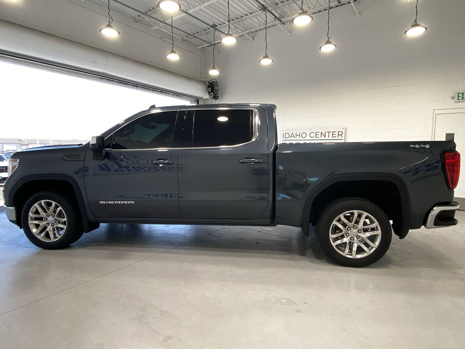 Used 2022 GMC Sierra 1500 SLE AWD/4WD image 5