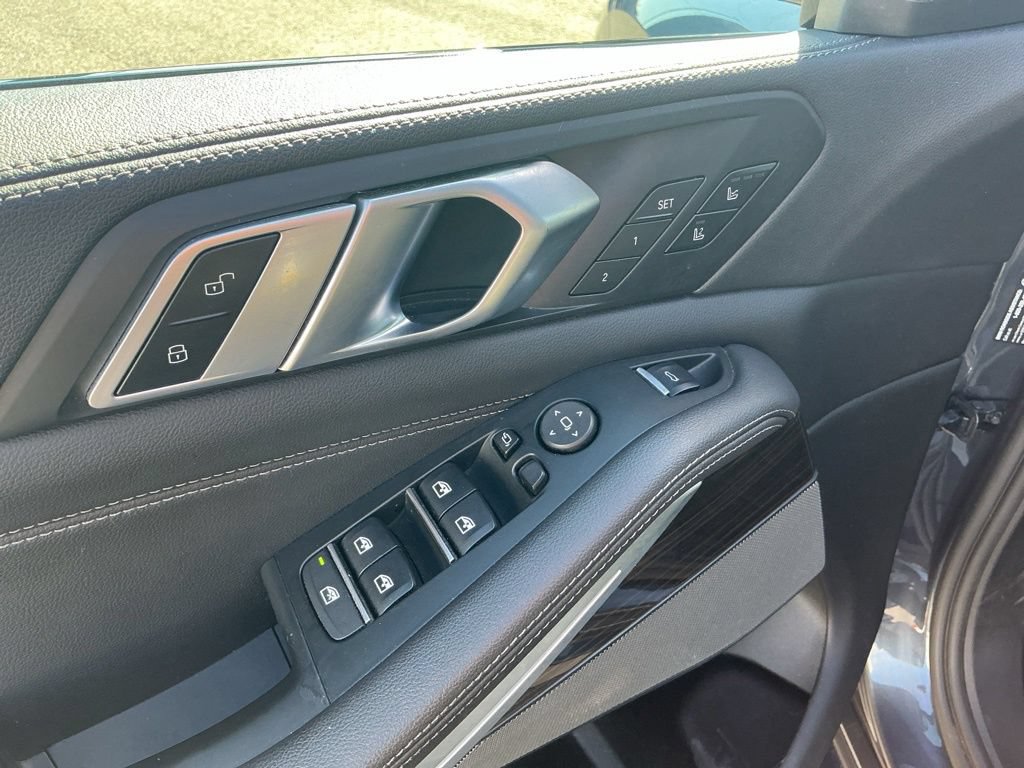 Used 2020 BMW X5 M50i w/ Executive Package AWD/4WD image 18