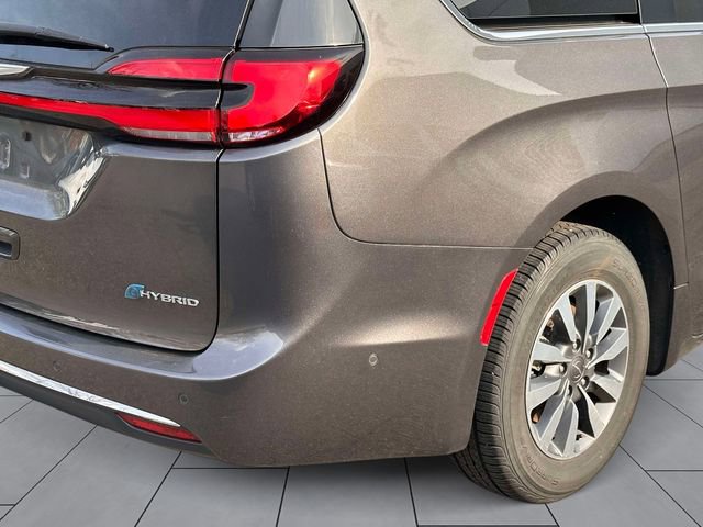 Used 2022 Chrysler Pacifica Touring-L w/ Uconnect Theater Family Group FWD image 12
