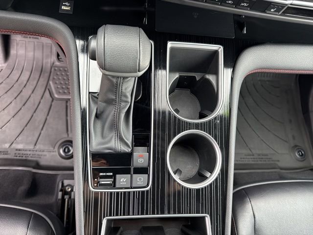 Used 2025 Toyota Sienna XSE image 31