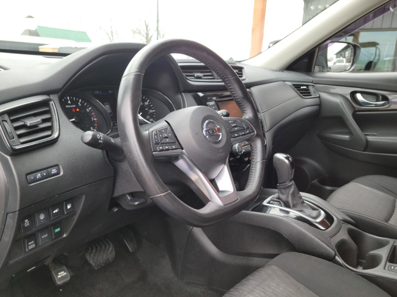 Used 2019 Nissan Rogue SV image 9
