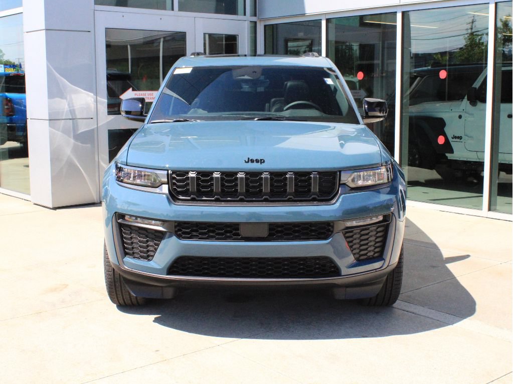 New 2026 Jeep Grand Cherokee L Limited w/ Limited Altitude Package AWD/4WD image 2