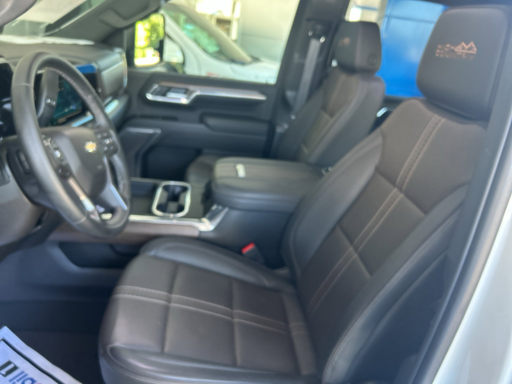Used 2025 Chevrolet Silverado 2500 High Country w/ High Country Premium Package AWD/4WD image 15