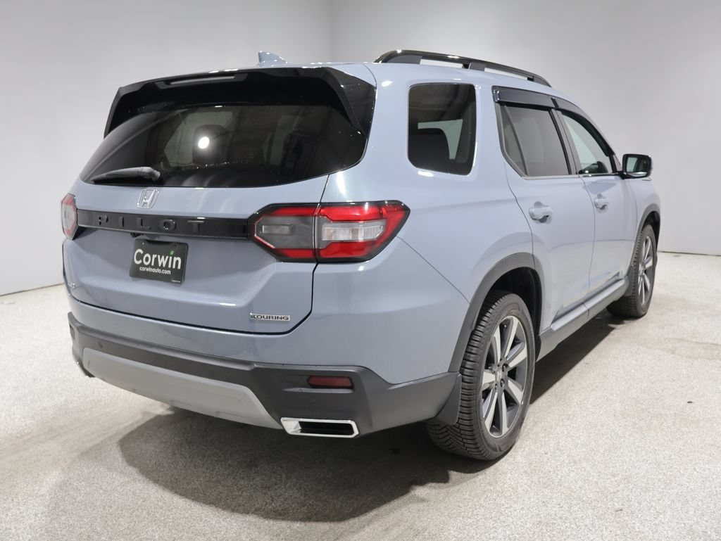 Used 2023 Honda Pilot Touring image 2