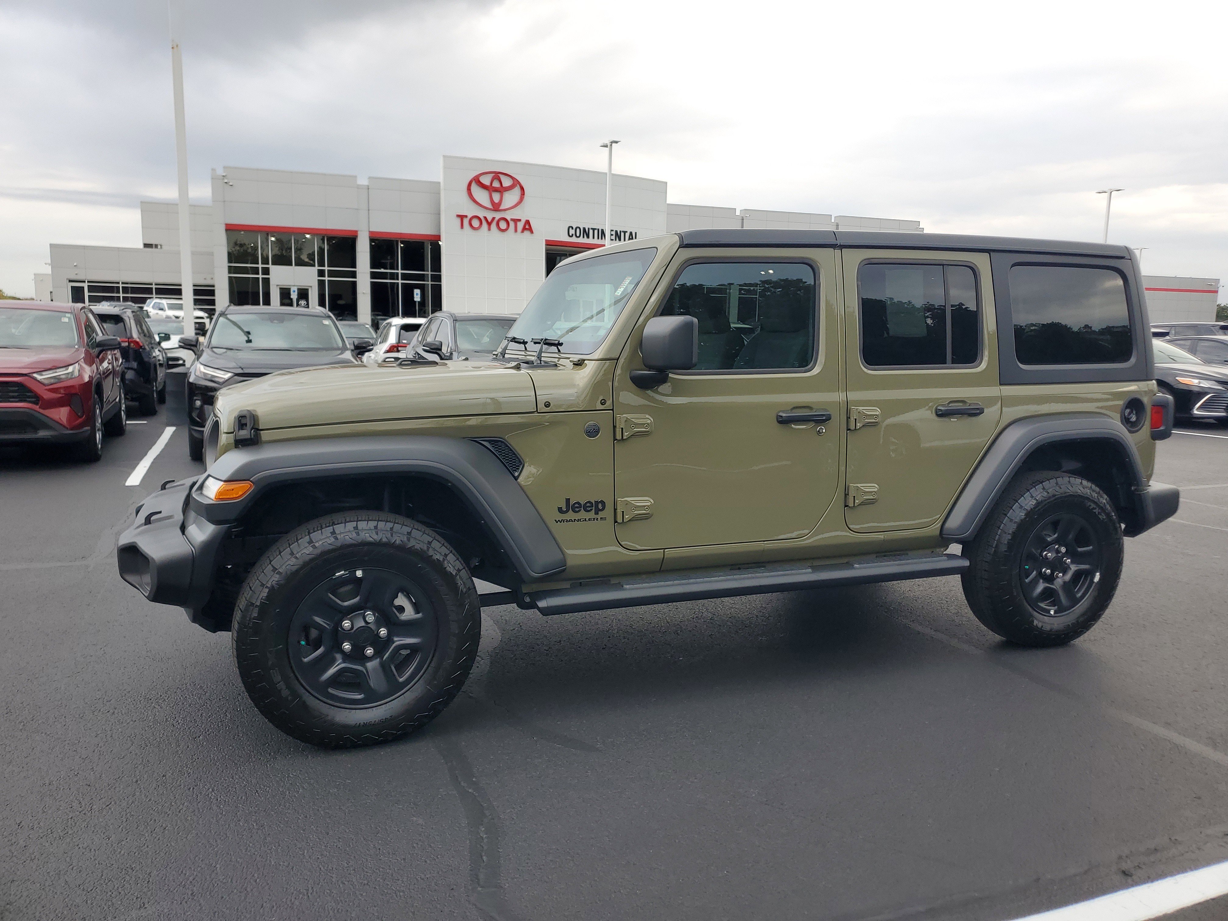 Used 2025 Jeep Wrangler Sport image 3