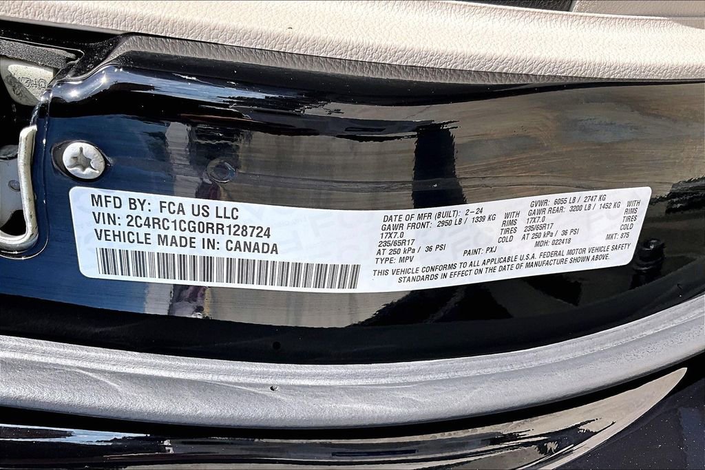 Certified 2024 Chrysler Voyager LX image 34