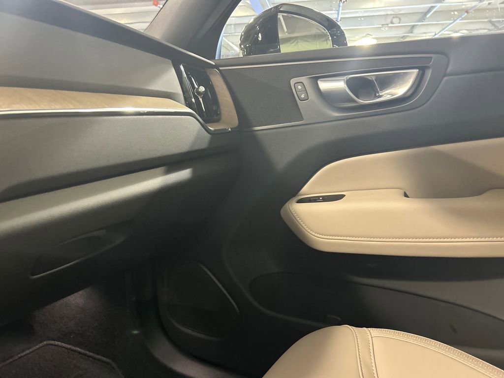 Used 2026 Volvo XC60 B5 Core w/ Climate Package image 20