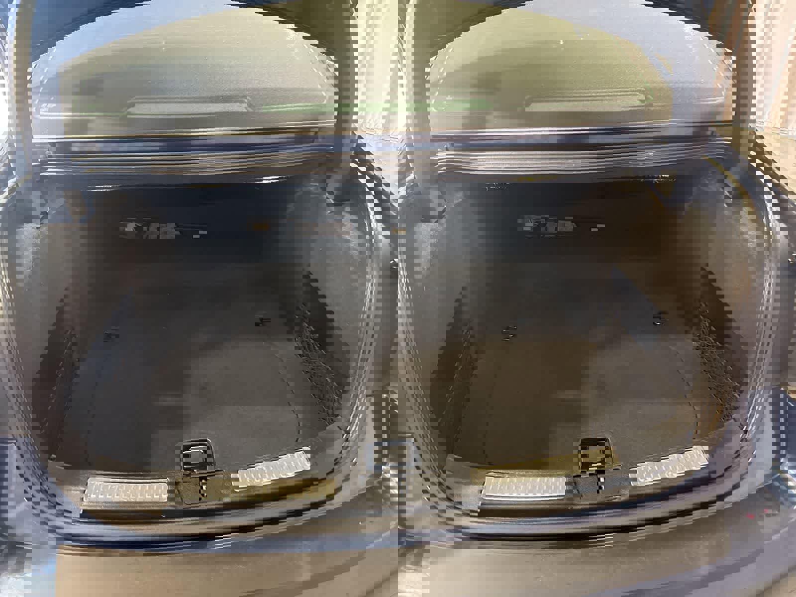 Used 2017 Lincoln Continental Select image 11