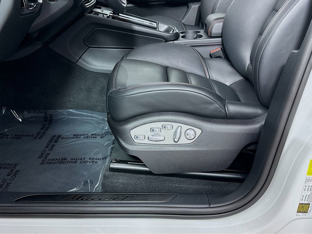 Certified 2026 Porsche Macan Turbo AWD/4WD image 22