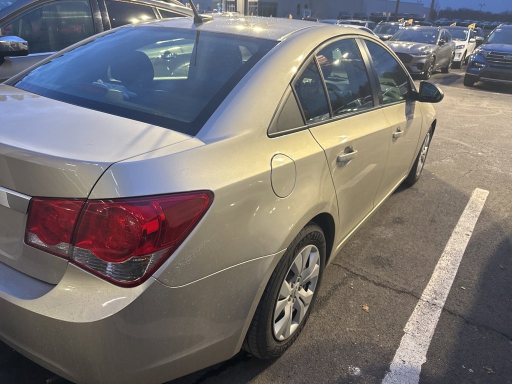 Used 2013 Chevrolet Cruze LS image 4