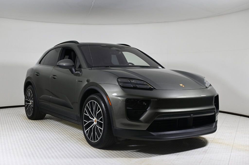 Certified 2025 Porsche Macan 4 Electric image 9