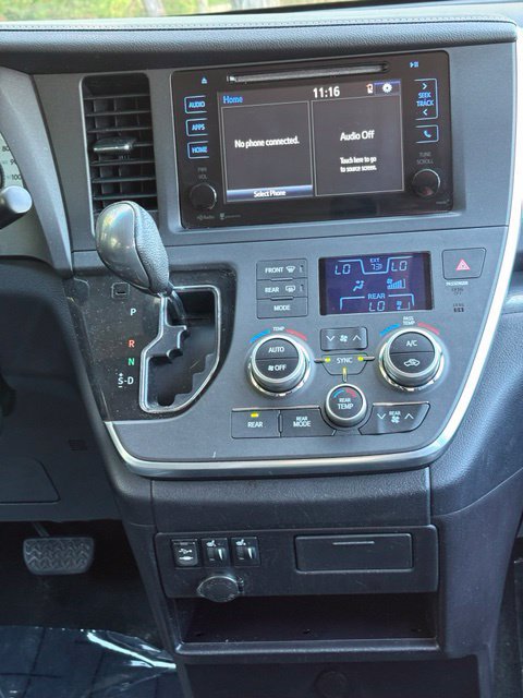 Used 2015 Toyota Sienna SE FWD image 21
