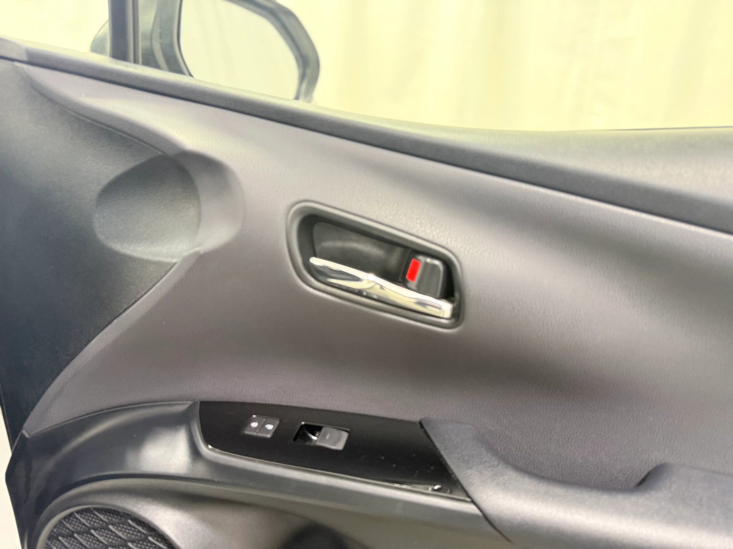 Used 2021 Toyota Prius LE image 27