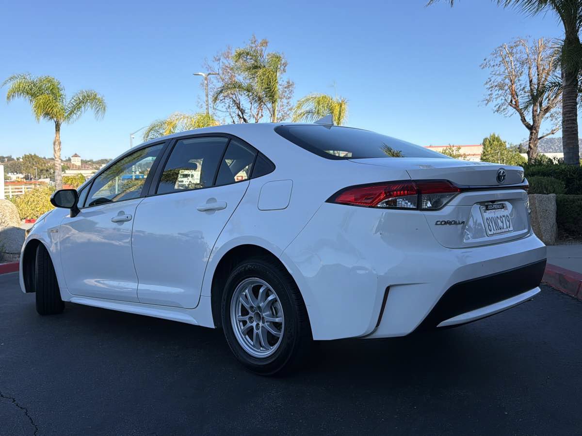 Used 2021 Toyota Corolla LE FWD image 6