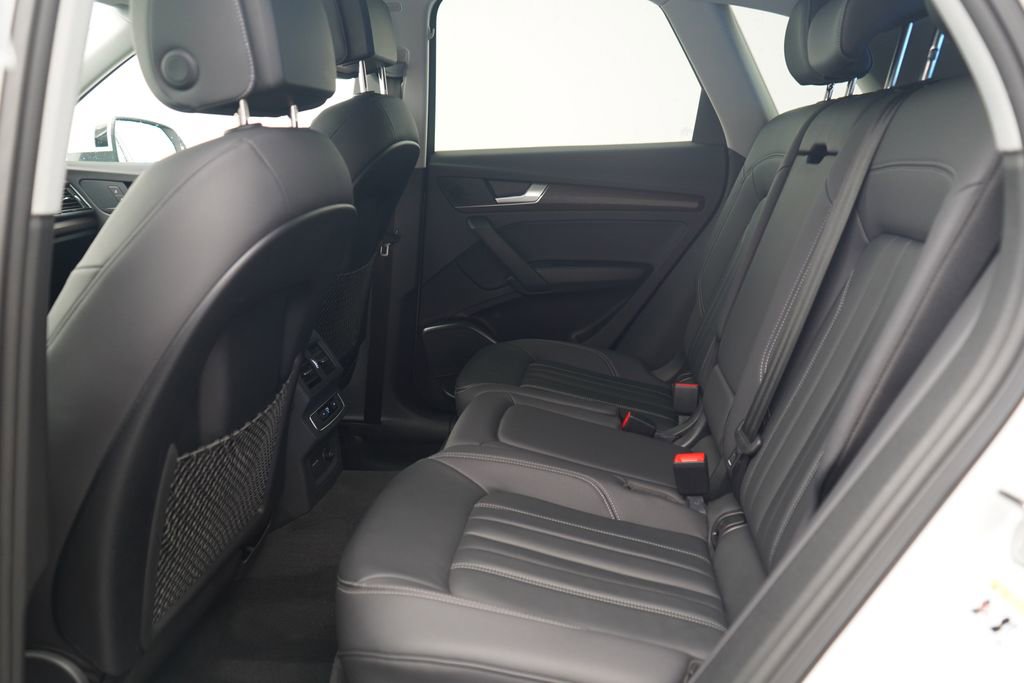 Used 2023 Audi Q5 2.0T Premium w/ Convenience Package image 6