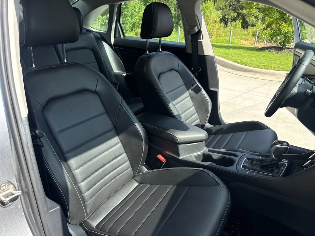 Used 2022 Volkswagen Jetta SE FWD image 35