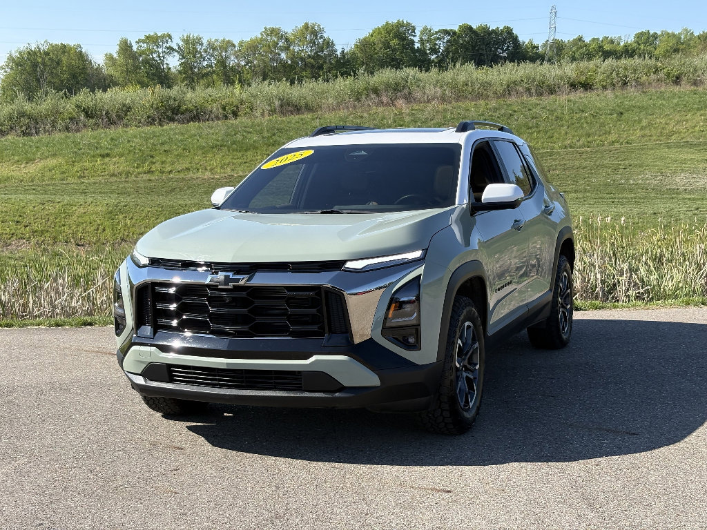Used 2025 Chevrolet Equinox ACTIV w/ Safety and Technology Package AWD/4WD image 1