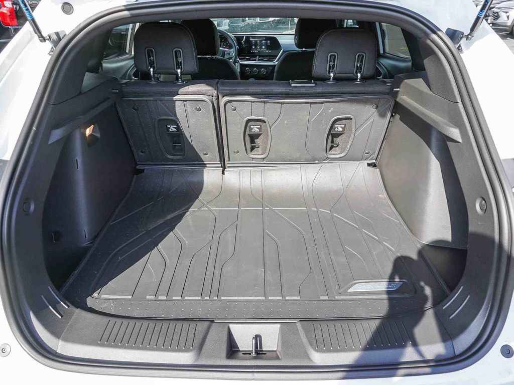 New 2026 Chevrolet Trax RS w/ Sunroof Package FWD image 24