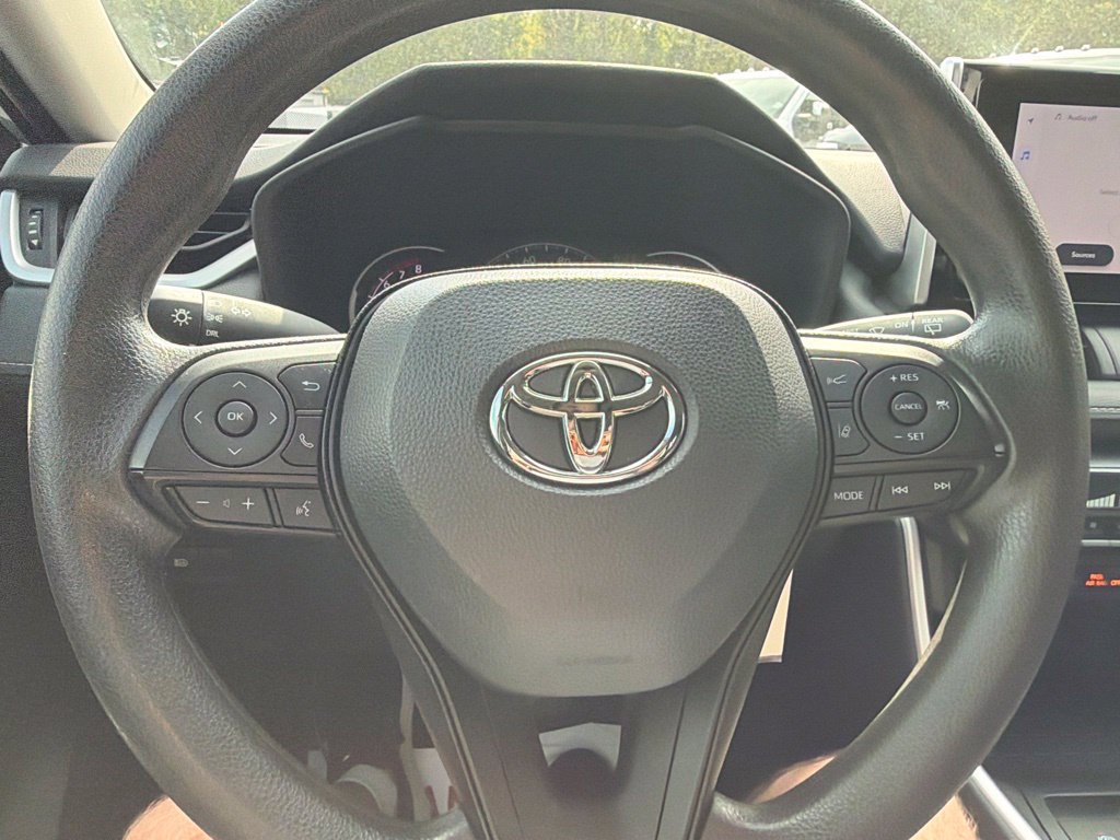Used 2024 Toyota RAV4 LE FWD image 28
