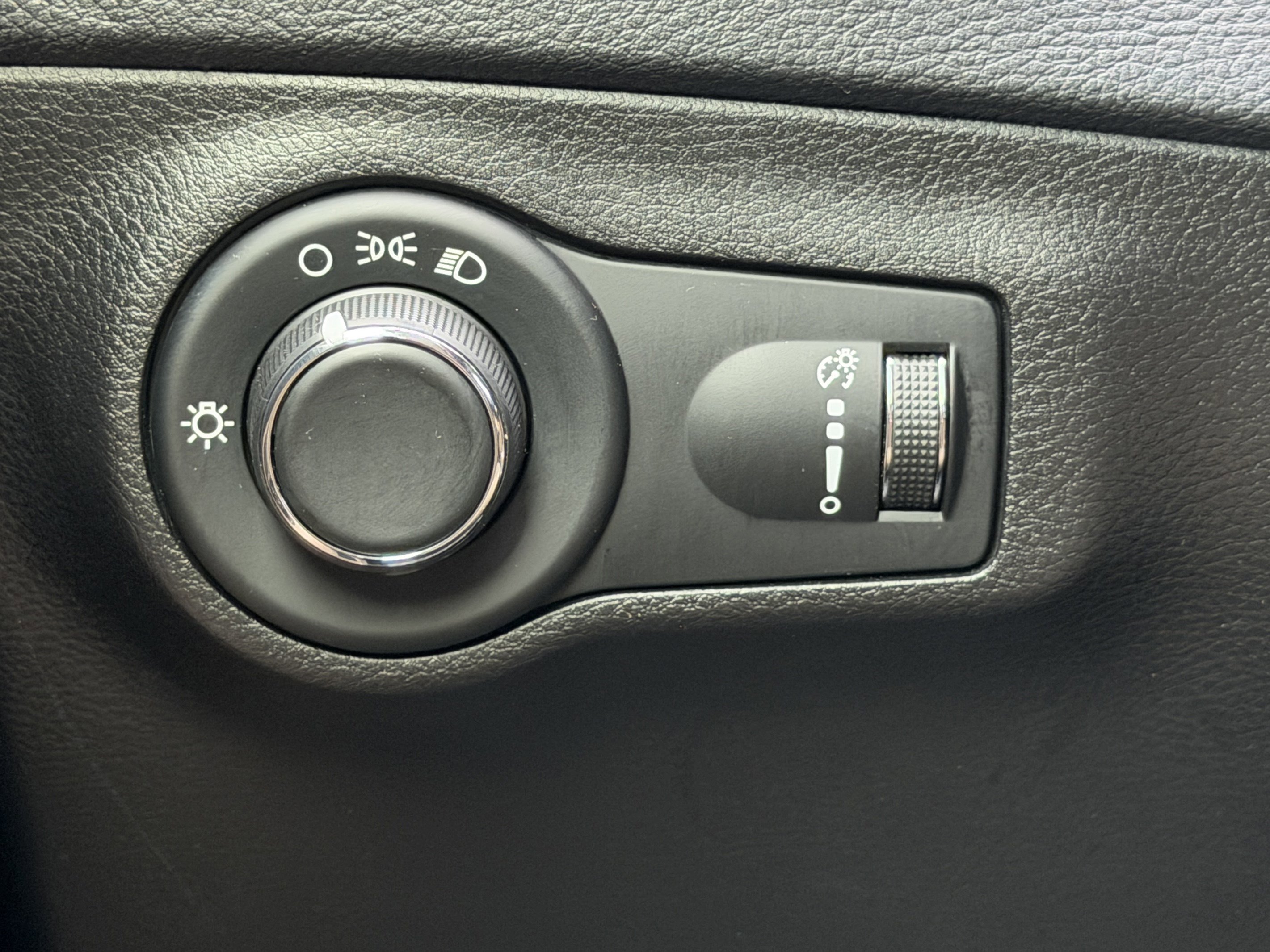 Used 2020 Jeep Compass Sport w/ Tech Group image 31