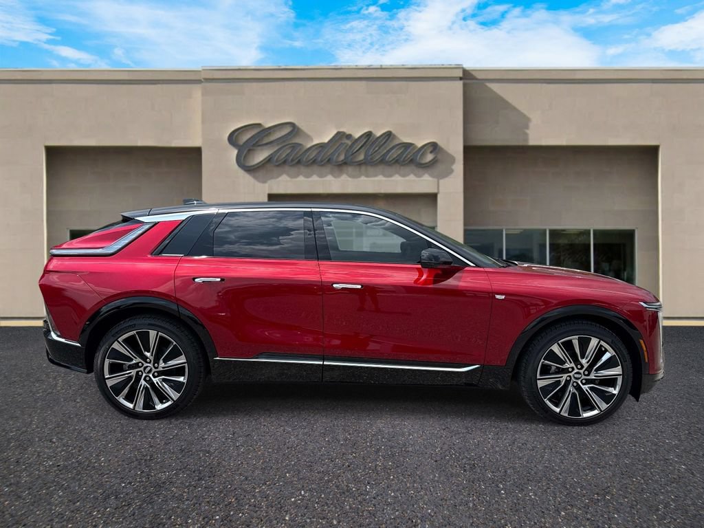 New 2026 Cadillac Lyriq Signature Luxury w/ LPO, Floor Liner Package RWD image 2