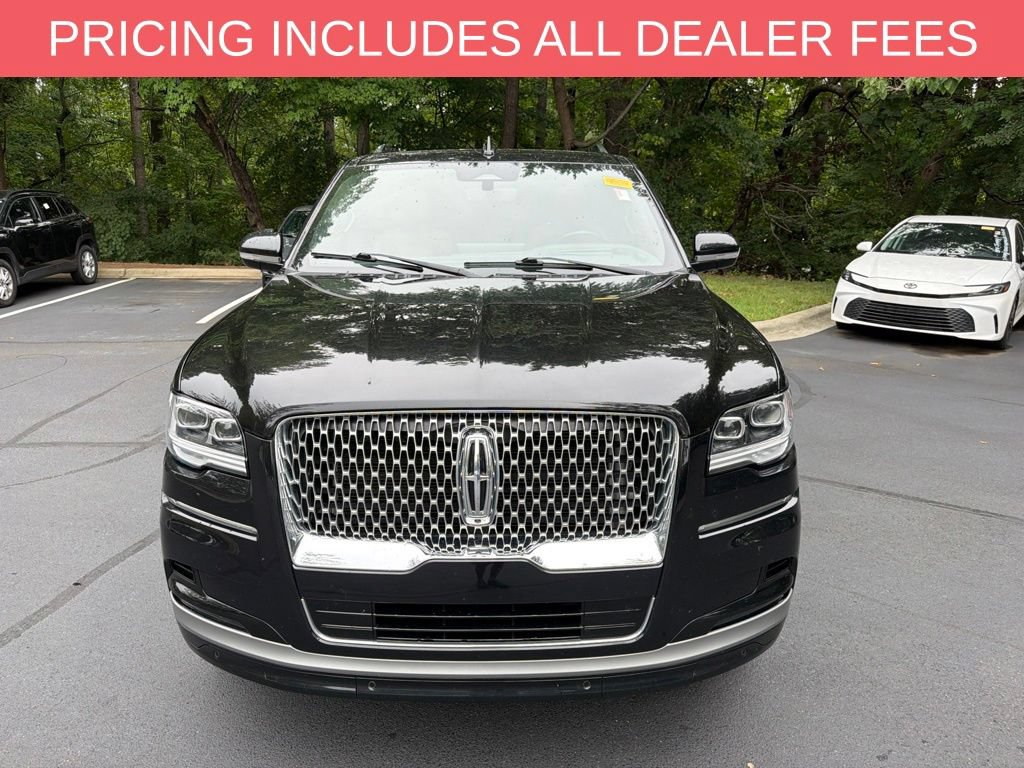 Used 2023 Lincoln Navigator L Reserve AWD/4WD image 2
