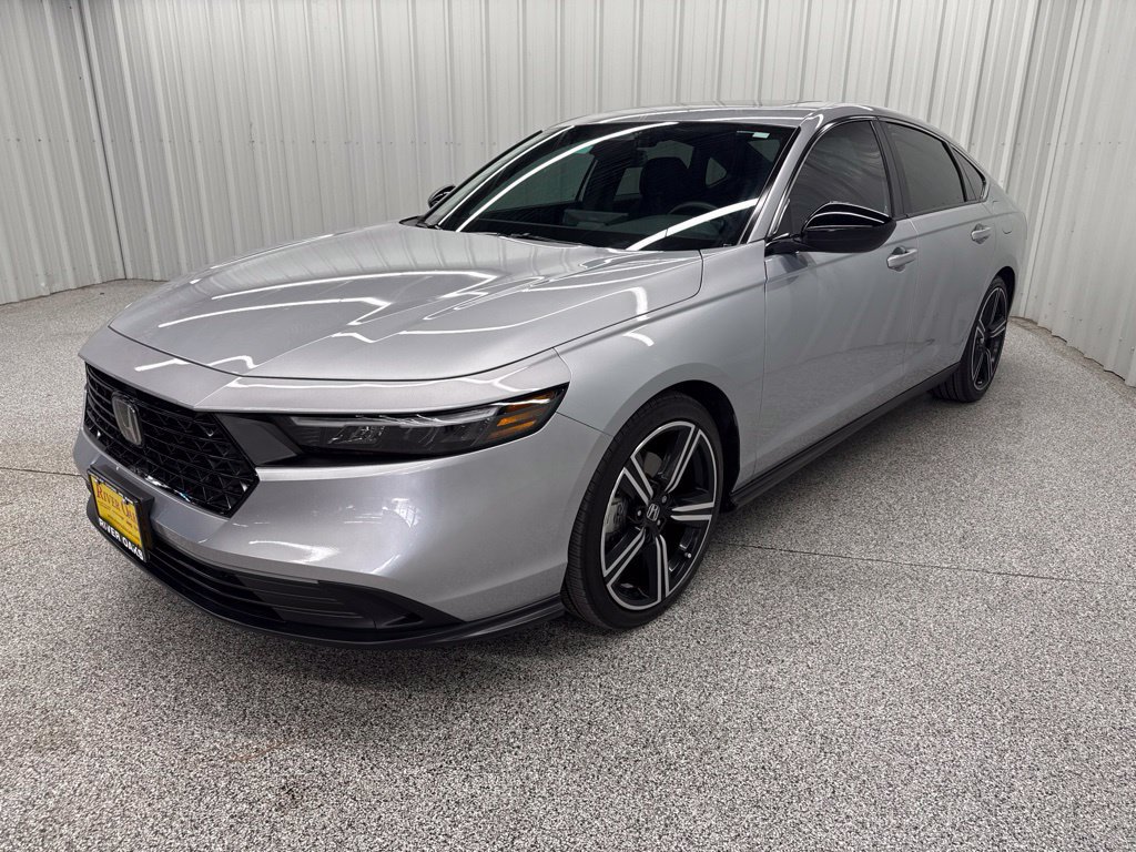 Used 2025 Honda Accord Sport image 3